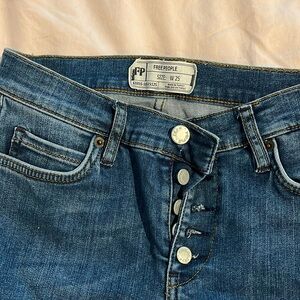 Free People Ripped Y2K skinny jeans size 25 with button closure